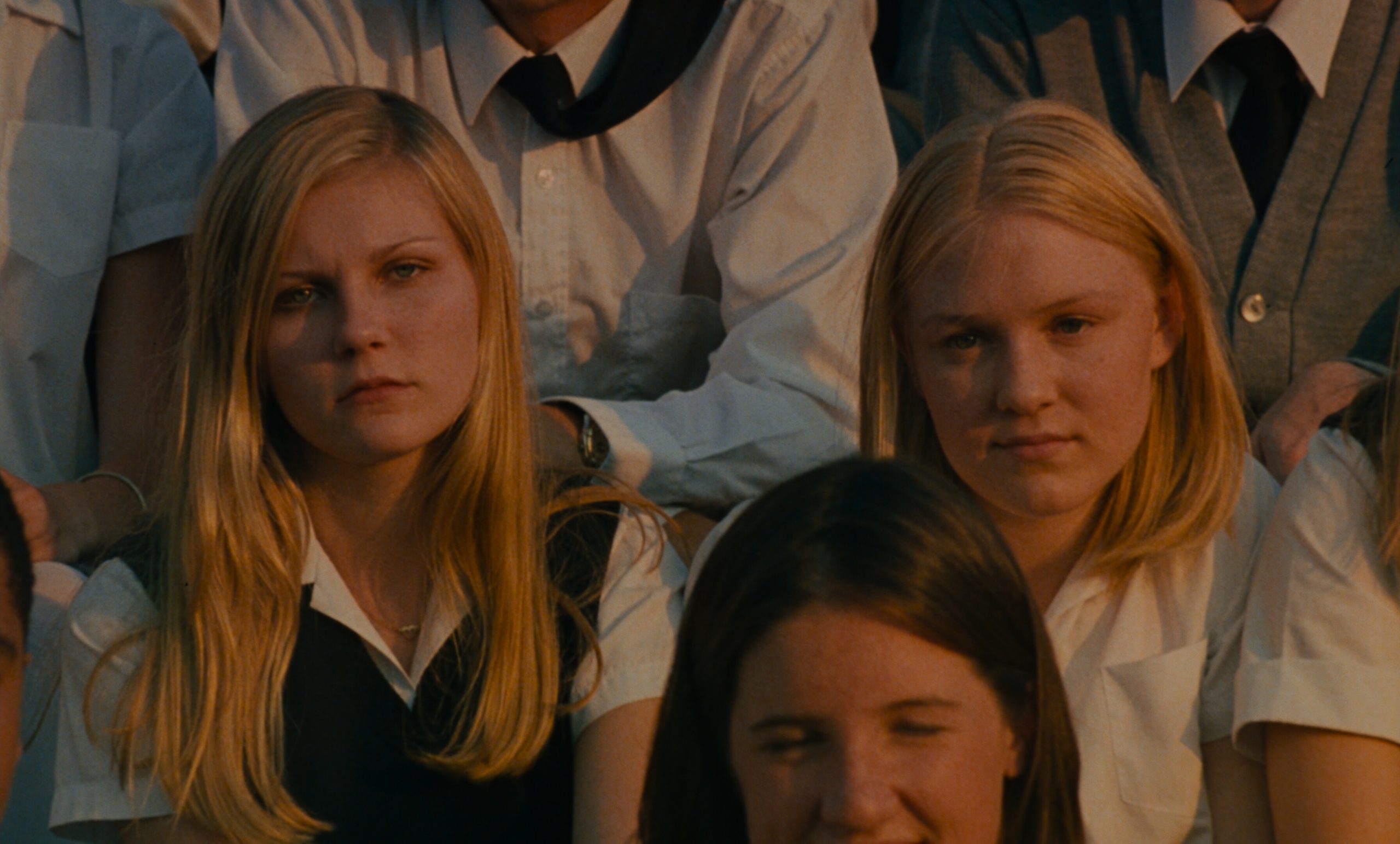 Девственницы самоубийцы. Virgin Suicides 1999 фильм. Кирстен Данст 1999. Девственницы самоубийцы сериал. The Virgin Suicides (2000) кадры.